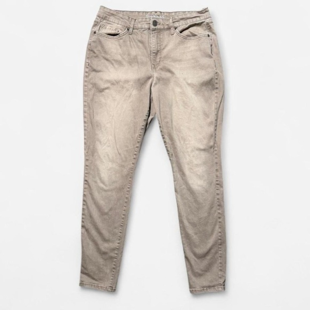 Tan Gloria Vanderbilt slim fit jeans.‎ Size 12.